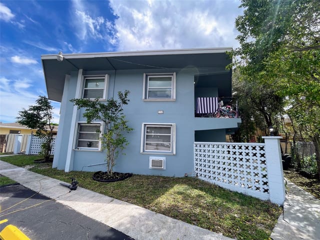 3760 SW 1st Street, Fort Lauderdale, FL 33312