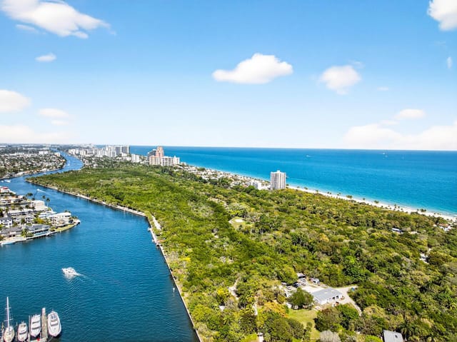 2555 NE 11th Street 202, Fort Lauderdale, FL 33304
