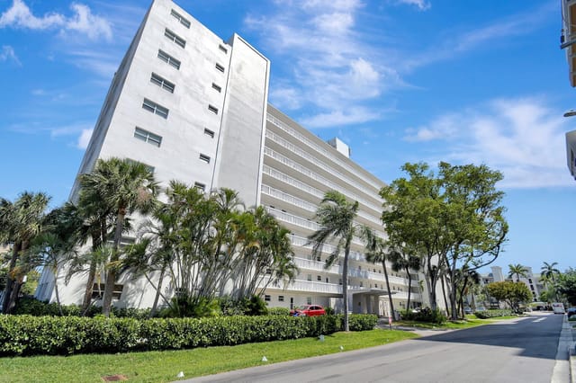 2555 NE 11th Street 609, Fort Lauderdale, FL 33304