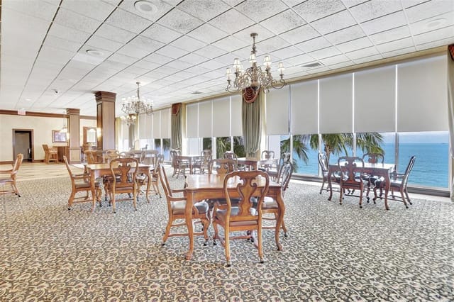 a 4280 club room