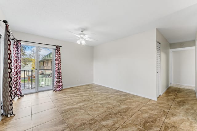 1840 Fairview Villas Drive 3, Palm Springs, FL 33406