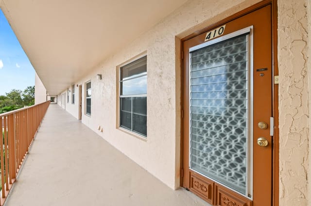 03 Balcony 01