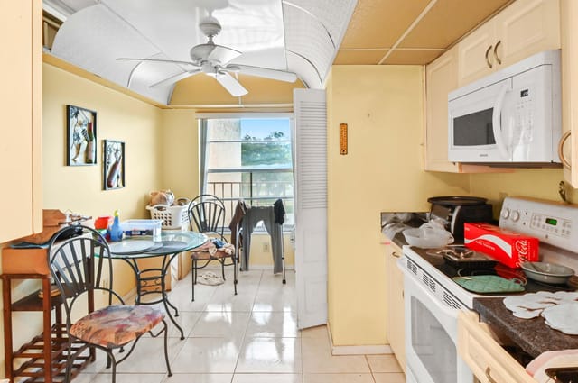 09 Dining room 01