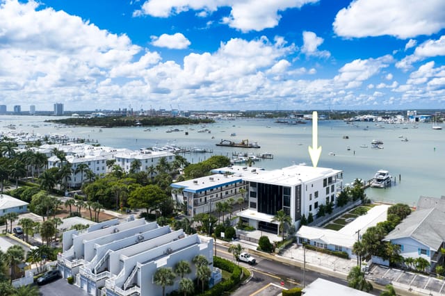 2323 Lake Drive 202, West Palm Beach, FL 33404
