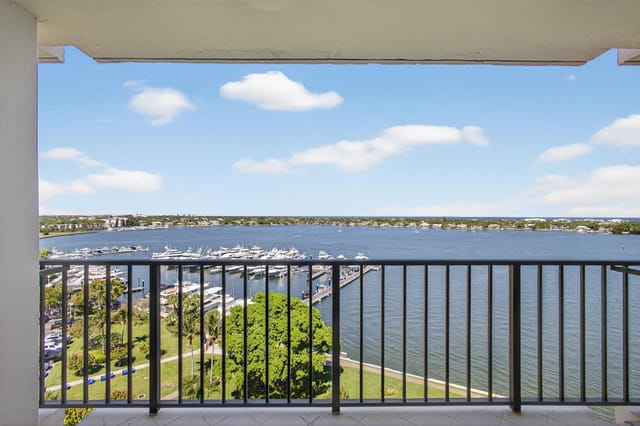 134 Lakeshore Drive T14, North Palm Beach, FL 33408