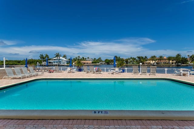 632 Snug Harbor Drive D2, Boynton Beach, FL 33435