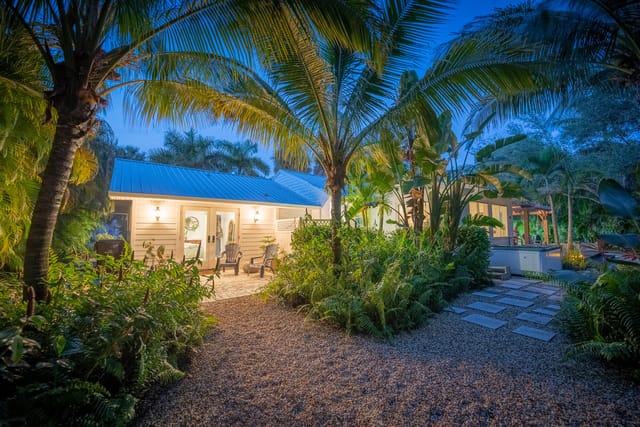 547 SW Riverview St, Stuart, FL 34994 -