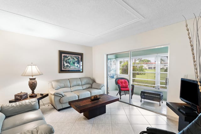 3 Abbey Lane 102, Delray Beach, FL 33446