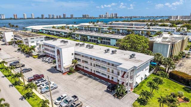 130 Doolen Court 109, North Palm Beach, FL 33408