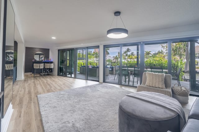 2878 NE 26St-6