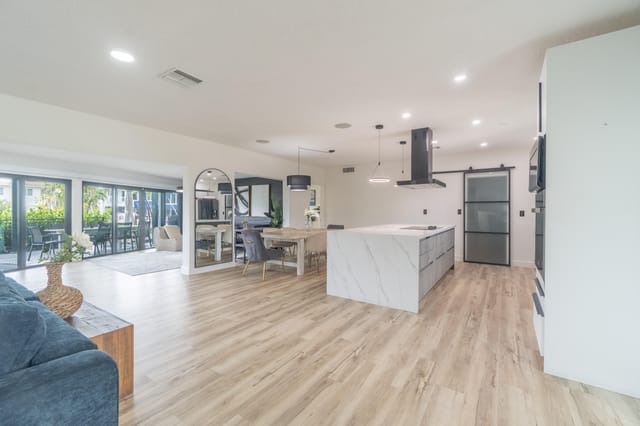 2878 NE 26St-11