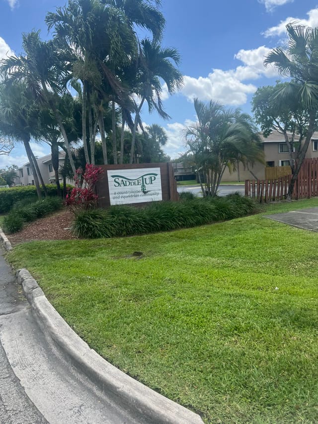 5182 S University Drive, Davie, FL 33328