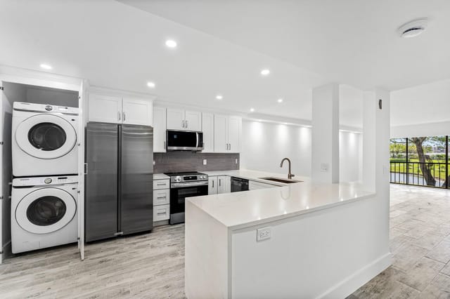 005-7192HuntingtonLane-DelrayBeach-FL-33