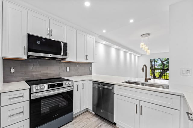 007-7192HuntingtonLane-DelrayBeach-FL-33