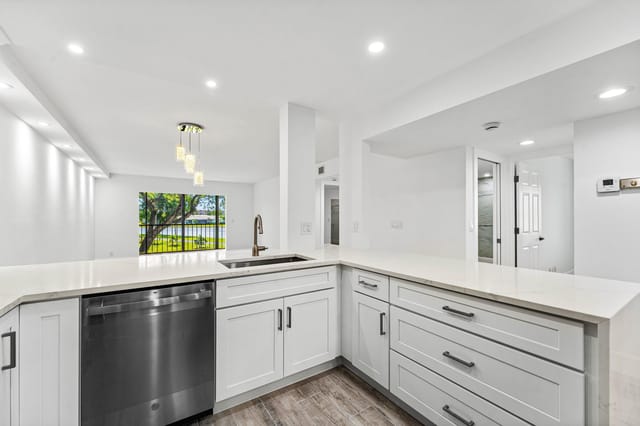 008-7192HuntingtonLane-DelrayBeach-FL-33