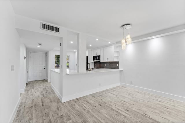 010-7192HuntingtonLane-DelrayBeach-FL-33