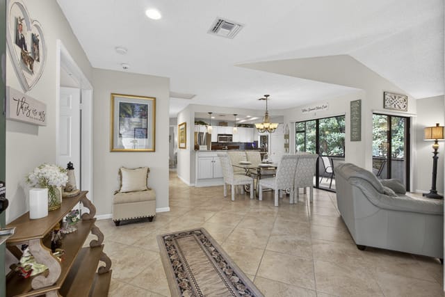 23 Lexington Lane W B, Palm Beach Gardens, FL 33418