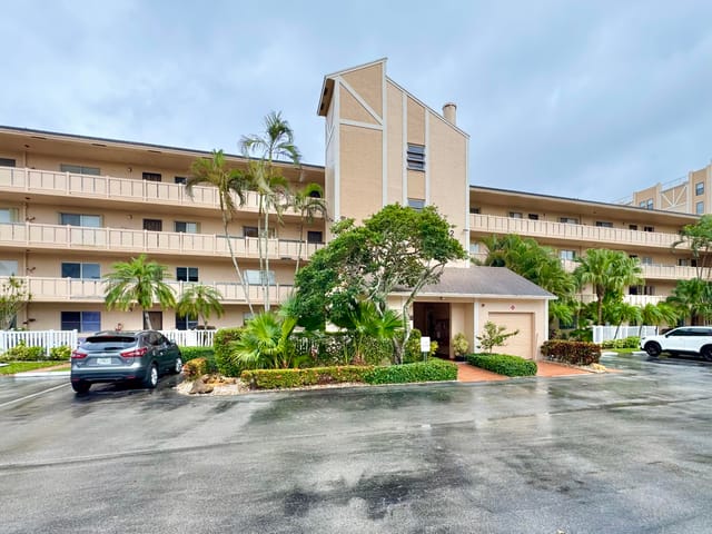 7006 Huntington Lane 306, Delray Beach, FL 33446