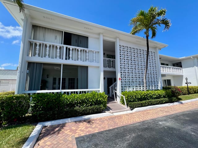 4201 S Ocean Boulevard M5, South Palm Beach, FL 33480