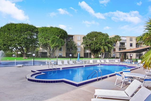 300 Waterway Drive S 407, Lantana, FL 33462