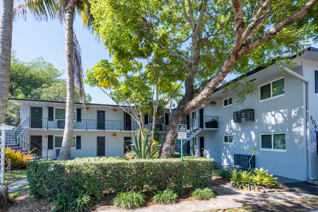 806 NE 16th Place 1-8, Fort Lauderdale, FL