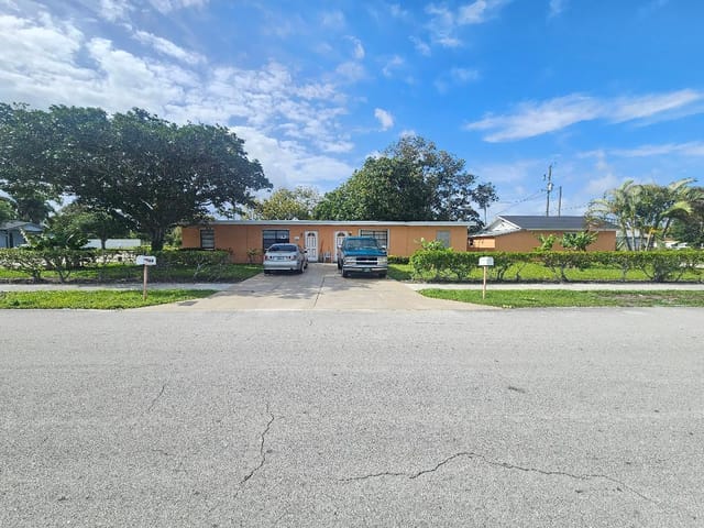 800 NW 1st Street, Delray Beach, FL 33444