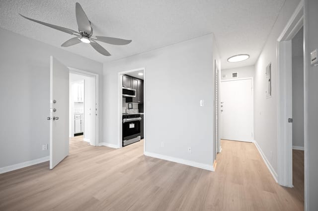 1-web-or-mls-900-ne-18th-ave