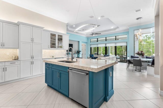 013-2893SouthwestGoldenglowDrive-PalmCit