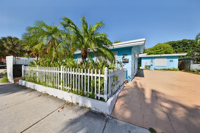 2318 N Ocean Blvd