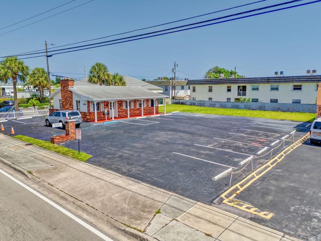 610 Northlake Boulevard, Lake Park, FL 33408