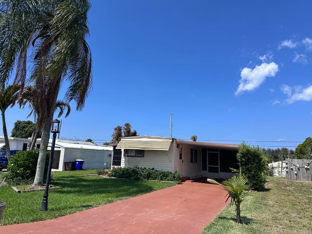 8379 SE Eagle Avenue, Hobe Sound, FL 33455