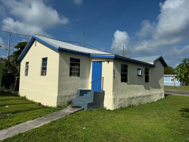 856 SW Ave D, Belle Glade, FL 33430