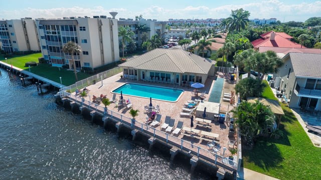 638 Snug Harbor Drive E11, Boynton Beach, FL 33435