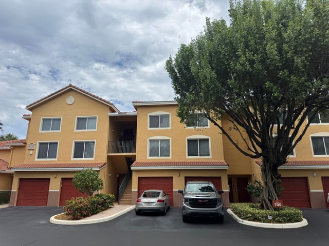 700 Scotia Drive 103, Hypoluxo, FL 33462