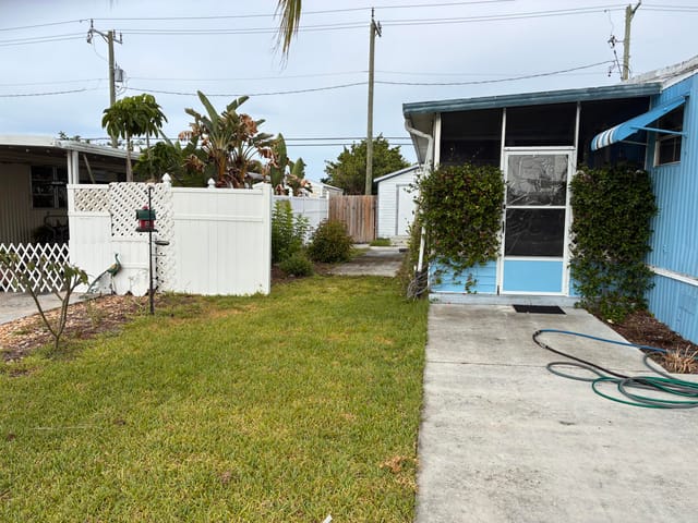 8268 SE Swan Avenue, Hobe Sound, FL 33455