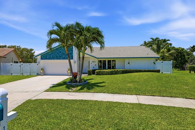 1401 SW 28th Terrace - Front 2
