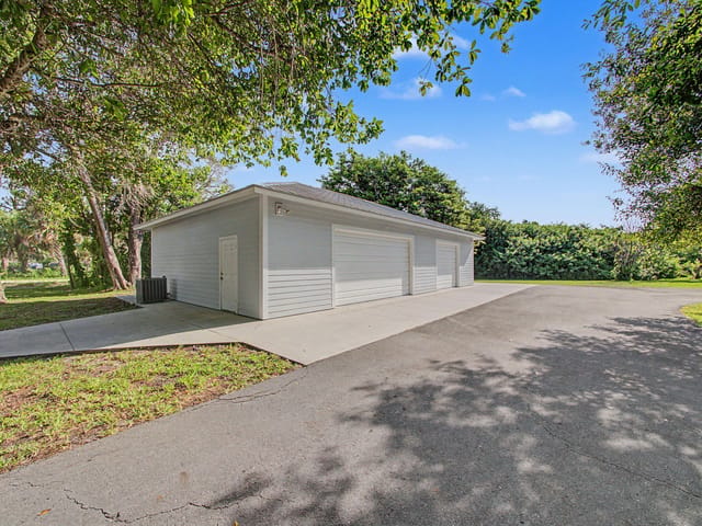 Garage 2
