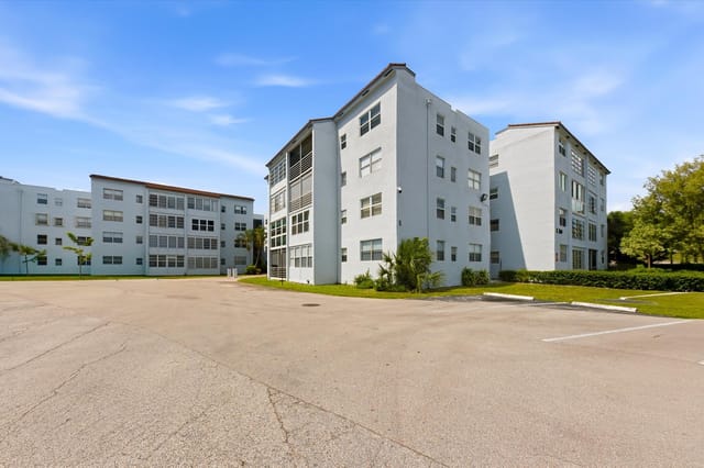 2860 Somerset Drive 412k, Lauderdale Lakes, FL 33311