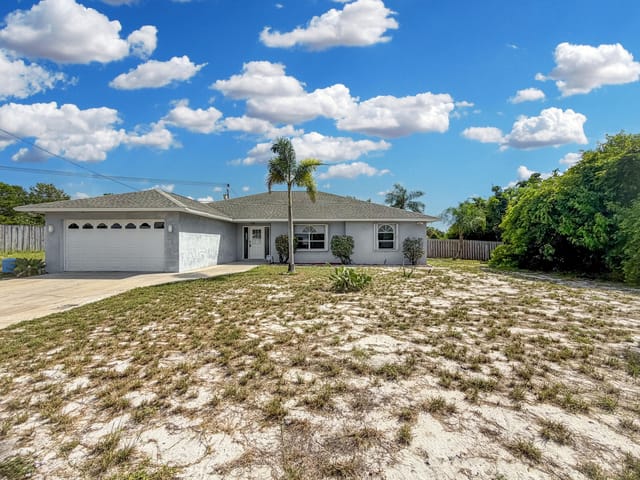 2361 NE 21st Avenue, Jensen Beach, FL 34957