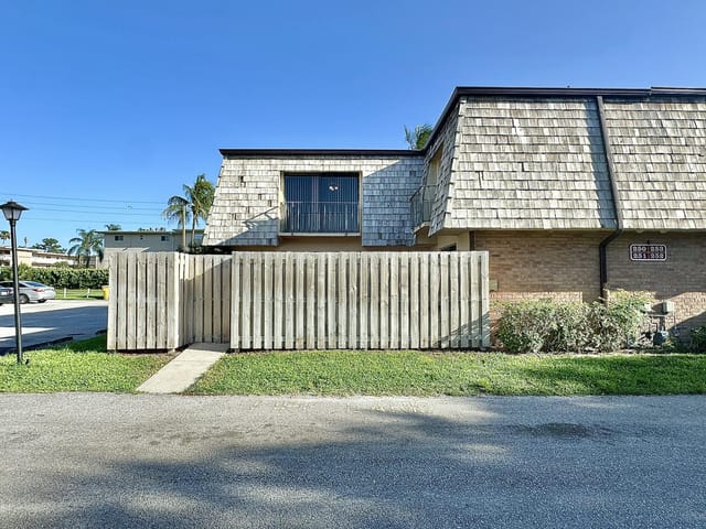 251 Lake Arbor Drive, Palm Springs, FL 33461