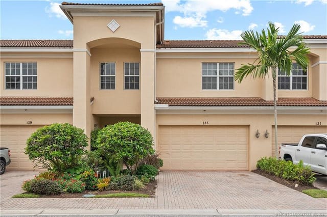 135 SW WALKING Path, Stuart, FL 34997