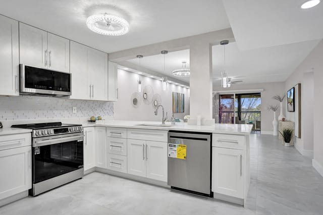7146 Huntington Lane 402, Delray Beach, FL 33446