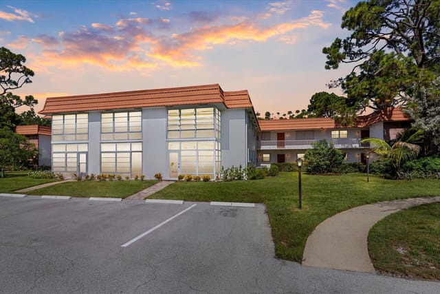 2600 SE OCEAN Boulevard DD-8, Stuart, FL 34996