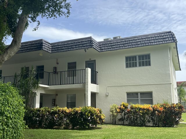 23 Abbey Lane 208, Delray Beach, FL 33446