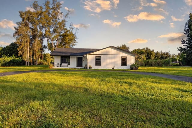 5989 COCONUT Boulevard, The Acreage, FL 33411