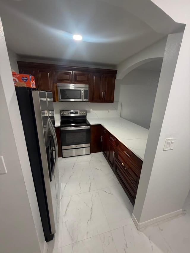 6074 Forest Hill Boulevard 208, West Palm Beach, FL 33415