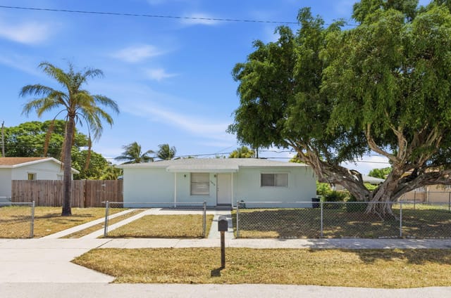 1410 NW 1st Court, Boynton Beach, FL 33435