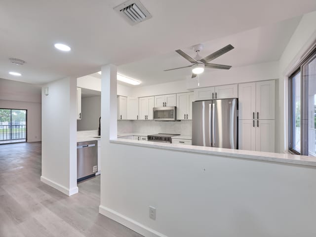 OPEN KITCHEN