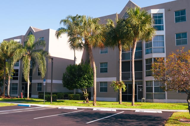 5910 MORNINGSTAR Circle #202, Delray Beach, FL 33484