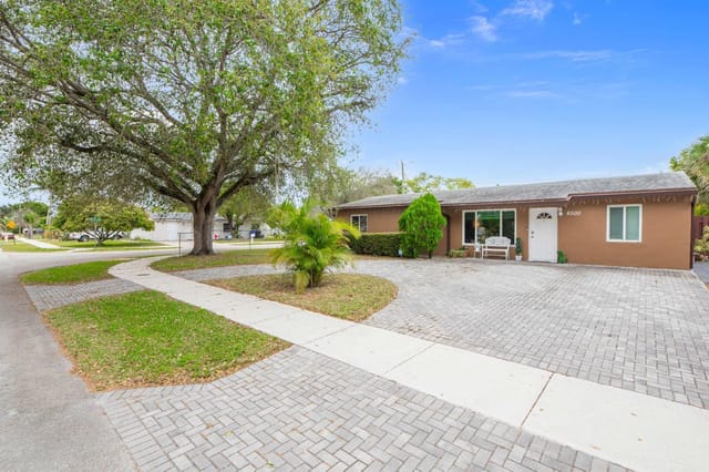 6500 SW 16th Court, North Lauderdale, FL 33068